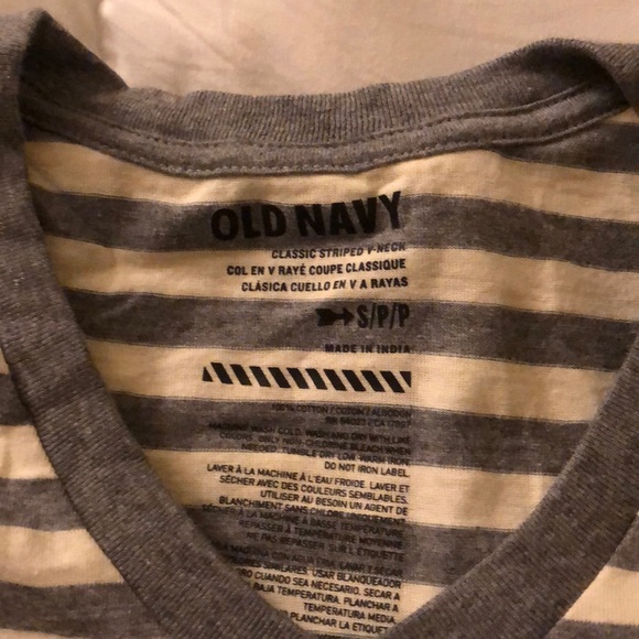 NWOT Old Navy classic striped v-neck t-shirt - Picture 2 of 5